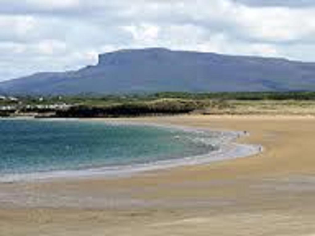 The Benwiskin Centre Ballaghnatrillick ภายนอก รูปภาพ